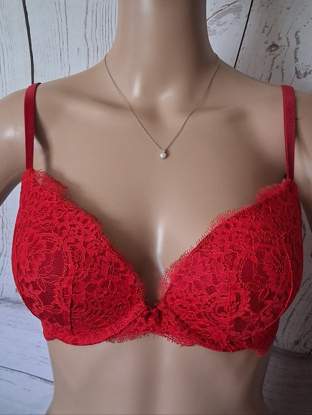 Victoria's Secret Dream Angels Red Lace Push-Up Bra With Velvet Straps 32DD